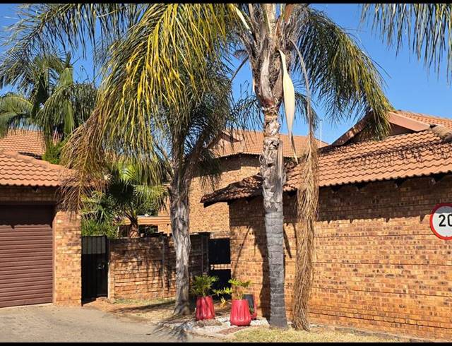 2 BEDROOM TOWNHOUSE FOR SALE IN ANNLIN